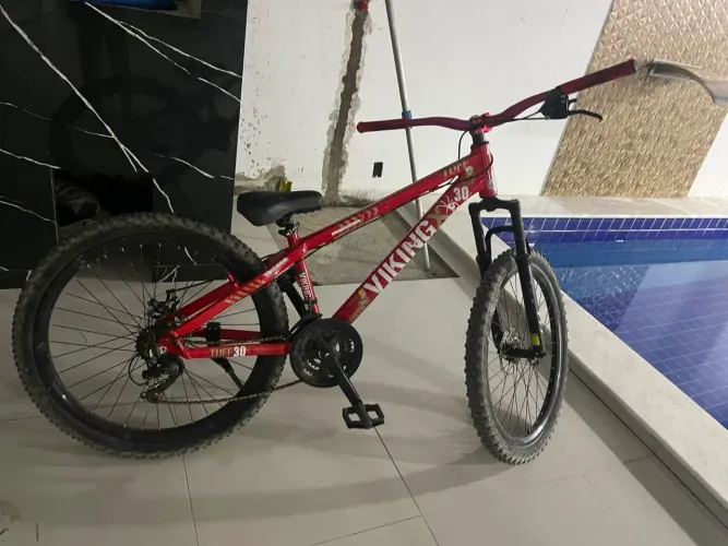 Bicicleta aro 26 tuff 30 viking com adesivo Guidão lunje mesinha hassns só 9 messes de uso