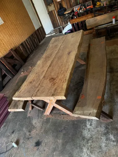 Mesa rustica de 2.2m com bancos