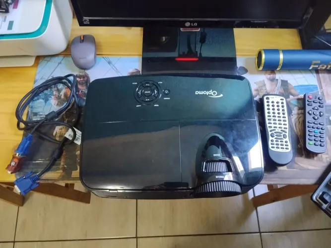 Projetor Optoma X303 HDMI + Controle - Pouquíssimo Uso