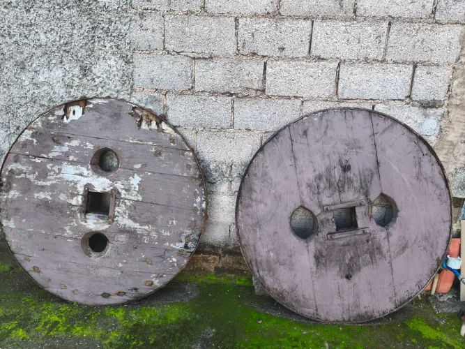 Duas rodas de carro de boi