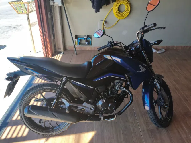 Moto Titan 160 com freio a disco traseiro opcional