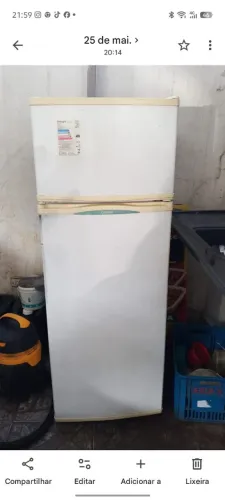 Vende uma geladeira Consul funcionando perfeitamente 