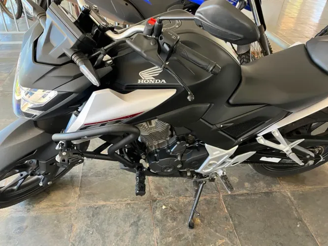 Moto Twister CB 300