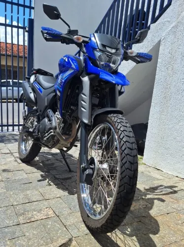 Moto Yamaha XTZ 250 Lander ABS 2021 - 25.543 km + Baú GIVI