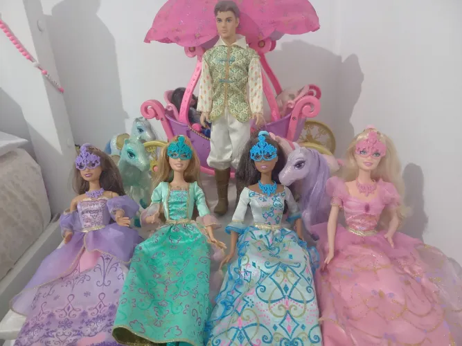 COLEÇÃO BARBIE E AS 3 MOSQUETEIRAS
