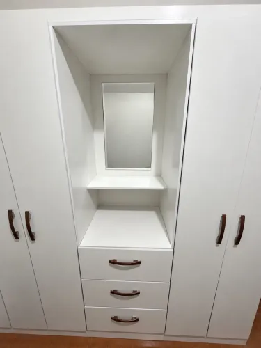 Guarda-roupa pequeno (preço negociável)