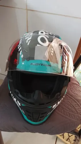 Capacete a venda