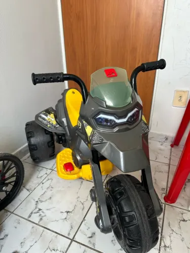 Moto elétrica infantil ( Bandeirantes)