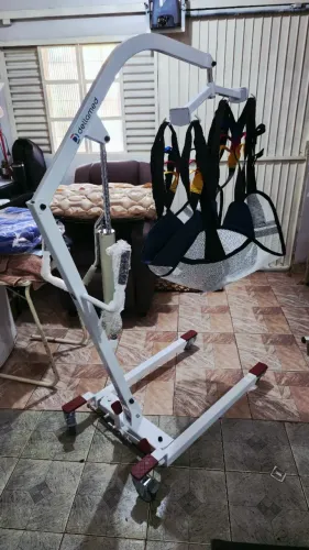 GUINCHO DE TRANSFERÊNCIA DELLAMED D5000 + 2 CESTOS (BANHO E CONVENCIONAL) - ESTADO DE NOVO