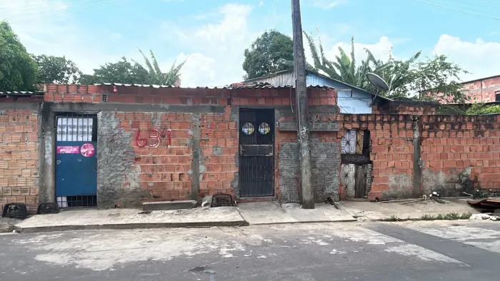 4 casas e 3 quartos