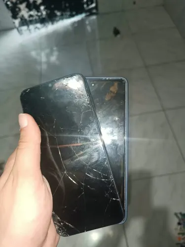 2 Samsung Para Retirada de Peças - Tela Trincada - S20 FE + A03