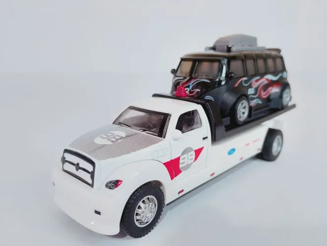 Miniaturas caminhão guincho plataforma e Kombi