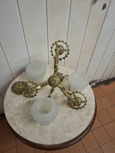 Lustre bronze 3 braços com 3 tulipas vidro fosco