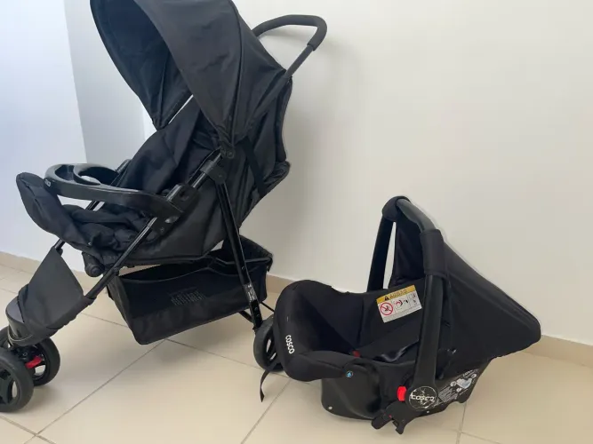 Carro de bebê e bebê conforto