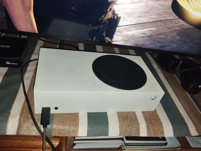 Xbox Series S + 2 Controles com Base de Carregamento e 2 Baterias + Conta Negociável! 