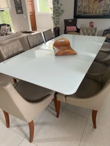 Mesa de vidro laqueado com base de maseira
