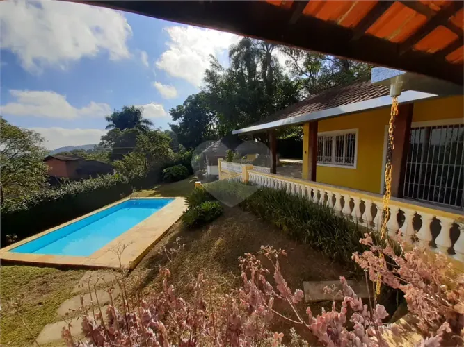 Casa Térrea à Venda na Serra da Cantareira com 4 Dormitórios, 2 Suítes - Mairiporã SP