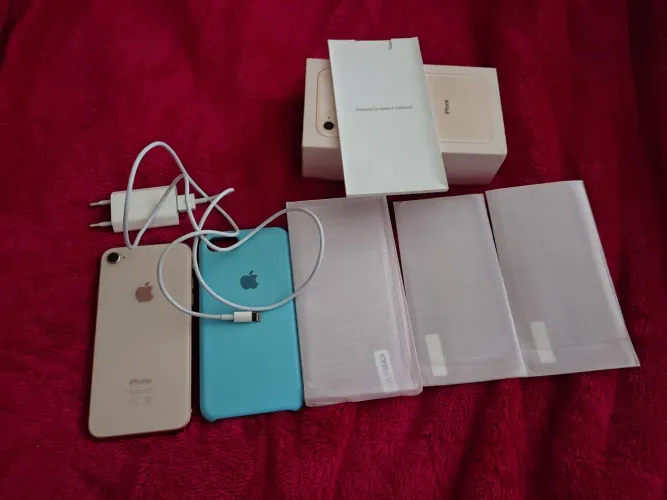 Vendo iPhone 8 normal com itens originais nunca foi aberto 