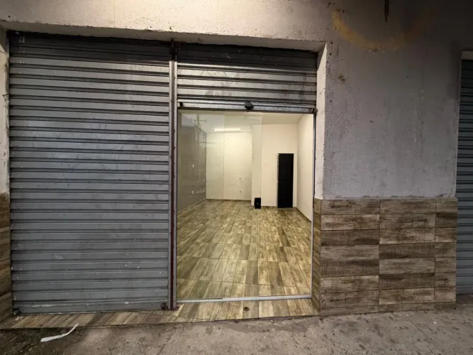 Aluguel de loja na Avenida Santa Cruz, 8436, Santíssimo