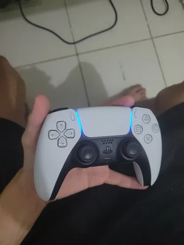 Vendo ps5 basicamente novo, com 2 meses e 4 dias de uso, tenho nota fiscal caixa e tudo