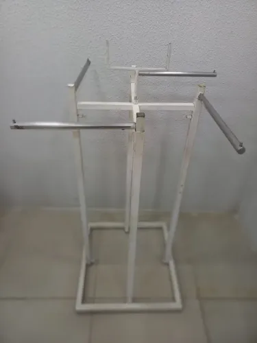 Equipamento de loja (arara)