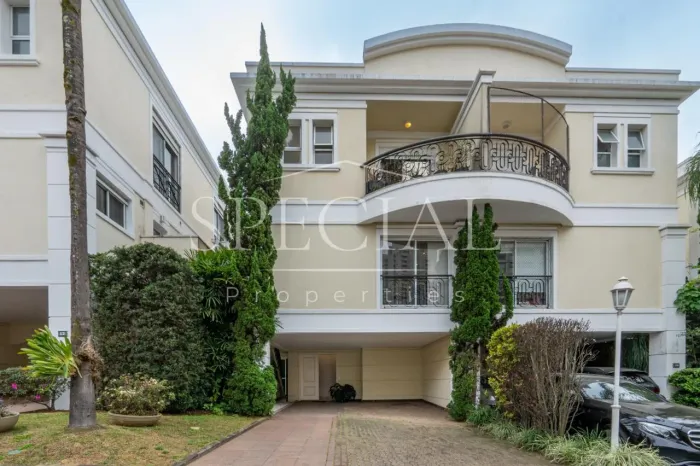 Casa em condomínio, com 4 quartos, sendo 4 suítes, à venda/locação, 383 m² Piscina privat