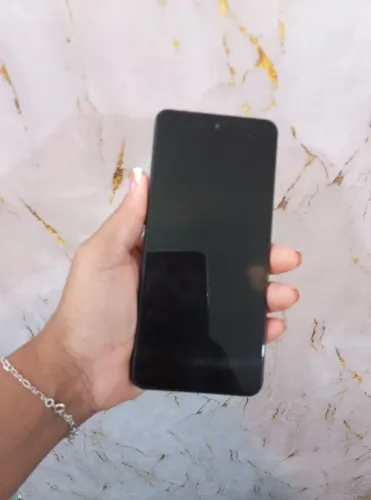 Celular semi novo C75