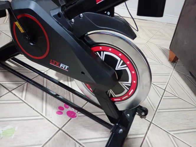 Vendo bicicleta ergométrica nova,paguei 950 na loj