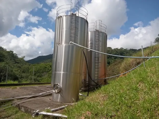 VENDO FÁBRICA DE ÁGUA MINERAL NATURAL COM LAVRA COM FAZENDA DE 69ha/ 6 MILHÕES/CACHUEIRA M