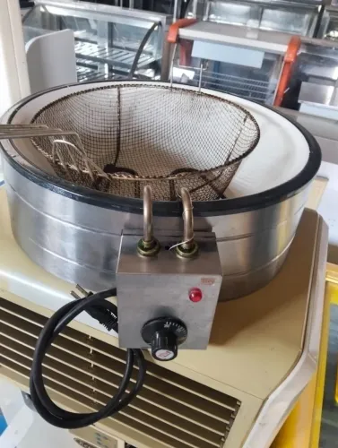 Fritadeira elétrica 7 litros conservada funcionando perfeitamente <br>