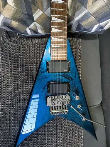 Guitarra Jackson King V Japonesa 