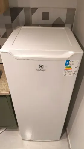 Geladeira Eletrolux 213 L (RE21) - 1 ano de uso