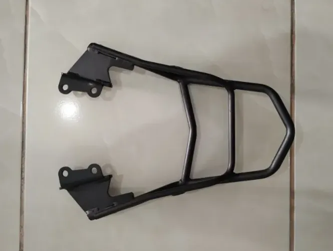 SUPORTE BAÚ GIVI FAZER 250 COMO NOVO 1 ANO DE USO, AQUI VC NÃO PAGA FRETE DE INTERNET