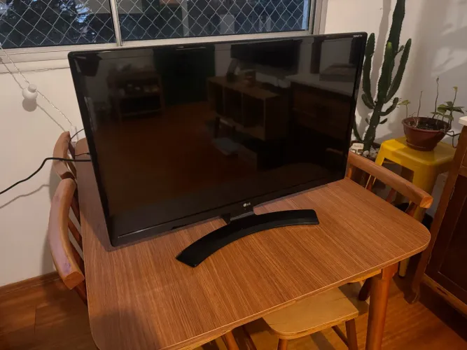 Smart TV Monitor LG 28"