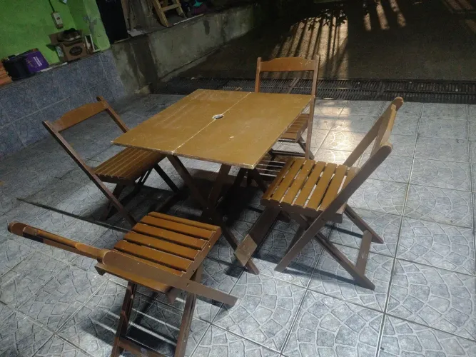 04 Mesas e cadeiras
