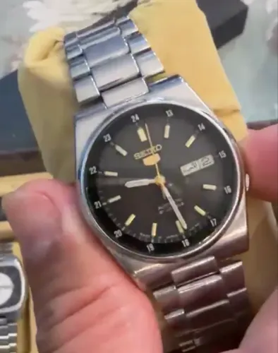Relógios seiko vintage preto e laranja