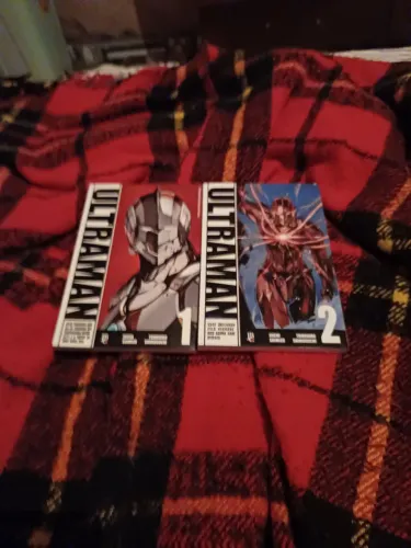 Vendo esses mangá do Ultraman volumes 1 e 2!