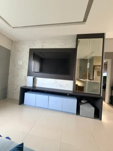 Vendo painel de Tv com cristaleira