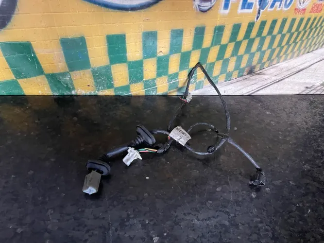 Instalação porta traseira direita Mitsubishi tr4 2013 