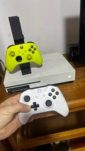 Xbox One + 2 CONTROLES