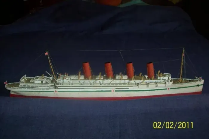 MAQUETE do NAVIO HMHS MAURETANIA (I WAR) Montado Escala 1/600.