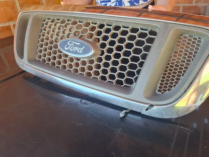Grade frontal da Ford Ranger xlt 3.0 powerstroke eletronic diesel 4x4 2007.