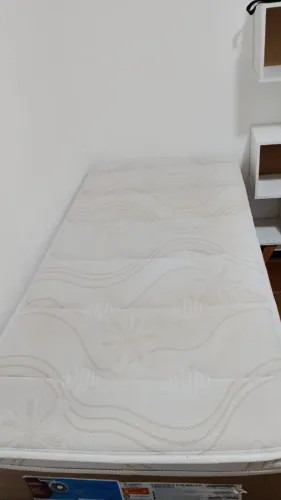 Cama Box de Solteiro com Colchão - Pouco Tempo de Uso