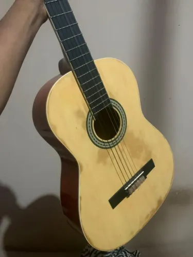 Vendo violão cordas de nylon..