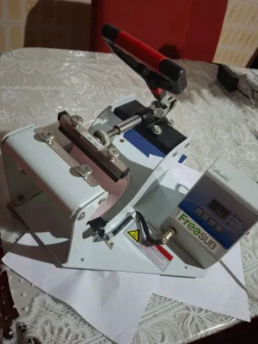 Vende-se máquina para sublimação de Canecas ?