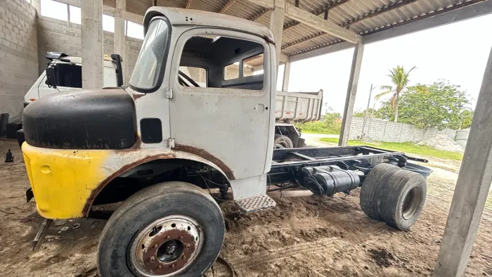 MB 1113 toco caçamba, falta terminar a reforma