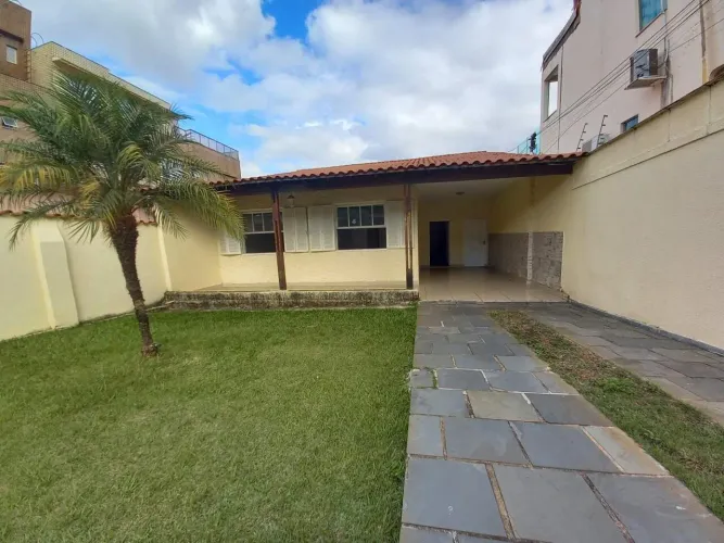 Casa linear, 3 quartos, 2 suítes, 4 vagas à venda Pompeia