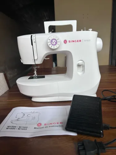 Máquina de costurar doméstica 