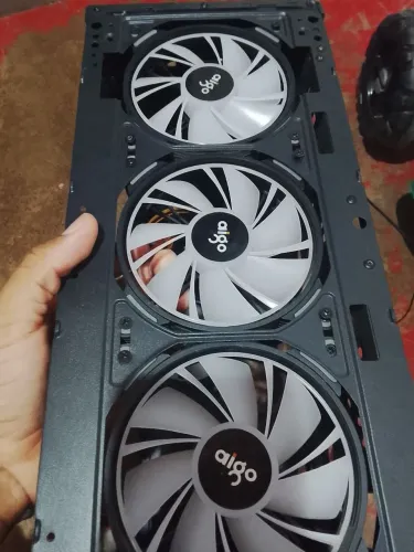 Kit com 5 fans Aigo + controladora RGB.