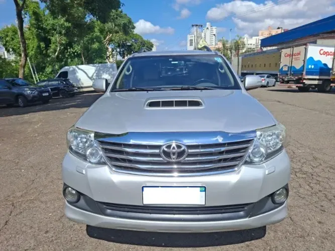 Toyota Hilux SW4 SRV D4-d 4X4 3.0 TDI Dies. AUT 2013